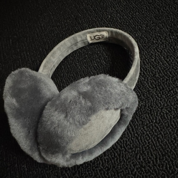 UGG Ear Muffs - Picture 7 of 7